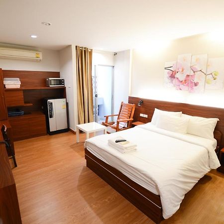 Thaiphiphat House Бангкок Экстерьер фото