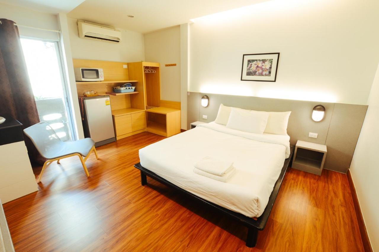 Thaiphiphat House Бангкок Экстерьер фото