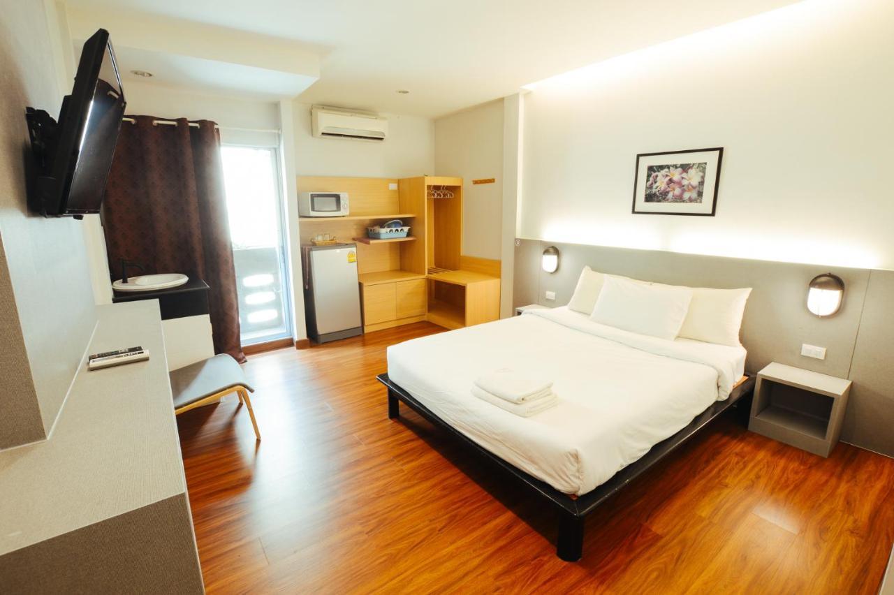 Thaiphiphat House Бангкок Экстерьер фото