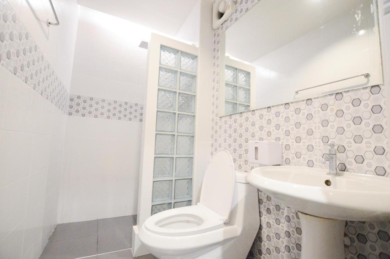 Thaiphiphat House Бангкок Экстерьер фото