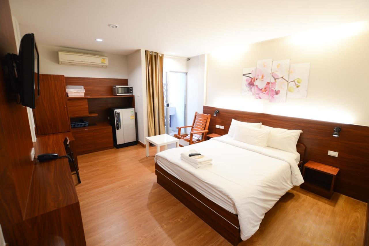 Thaiphiphat House Бангкок Экстерьер фото