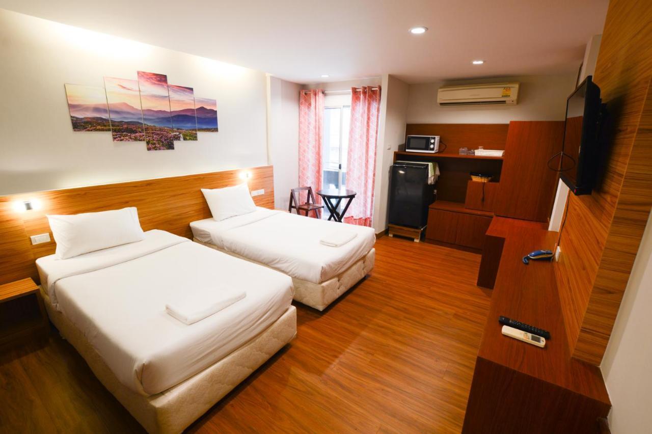 Thaiphiphat House Бангкок Экстерьер фото